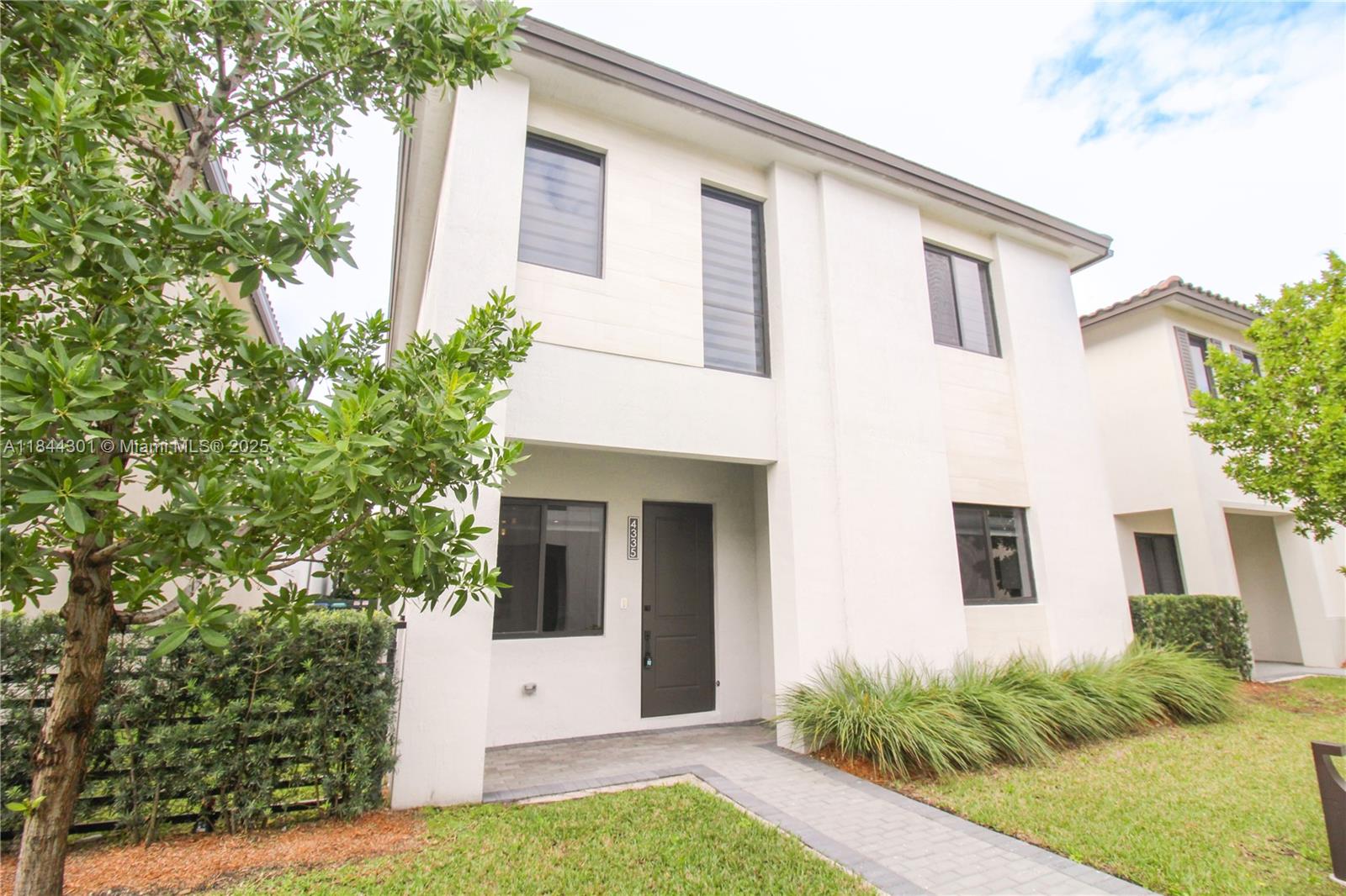 CANARIAS at Downtown Doral offers style and comfort in this elegant single-family home, it features 4 spacious bedrooms + loft, 3.5 bathrooms, open floor plan, and a gourmet kitchen with granite countertops, stainless steel appliances, and porcelain floors. Enjoy smart home tech, full impact windows, gas connections, custom shades in all rooms, and a 2-car garage. Walk to top-rated schools, Publix, Baptist Health, restaurants, shops, and Downtown Doral Park. Tenants have exclusive access to a luxury clubhouse with resort-style pool, fitness center, indoor basketball court, running track, and family recreation areas.