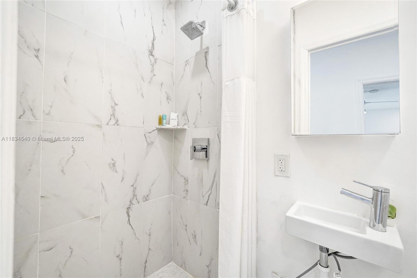 LAS OLAS BY THE SEA EXT - Residential Lease