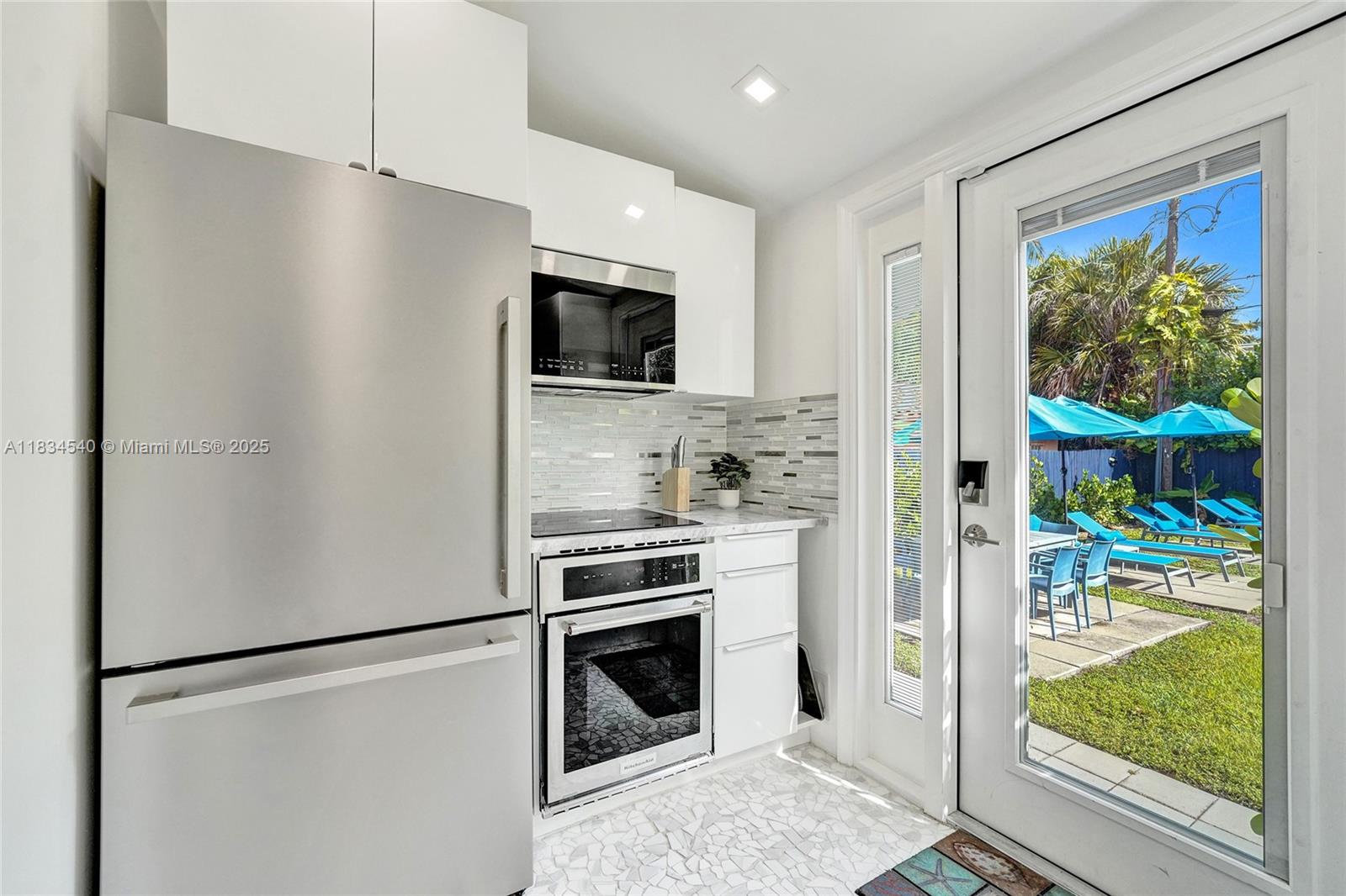 LAS OLAS BY THE SEA EXT - Residential Lease