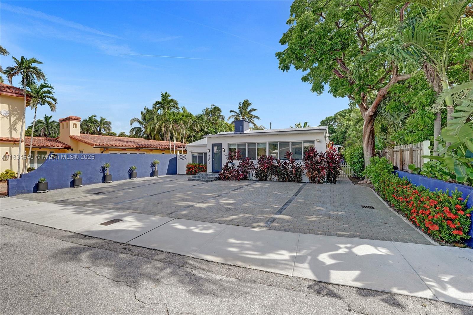 LAS OLAS BY THE SEA EXT - Residential Lease