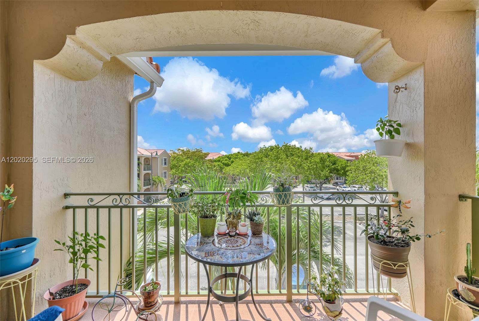 THE COURTS AT DORAL ISLES - Residential