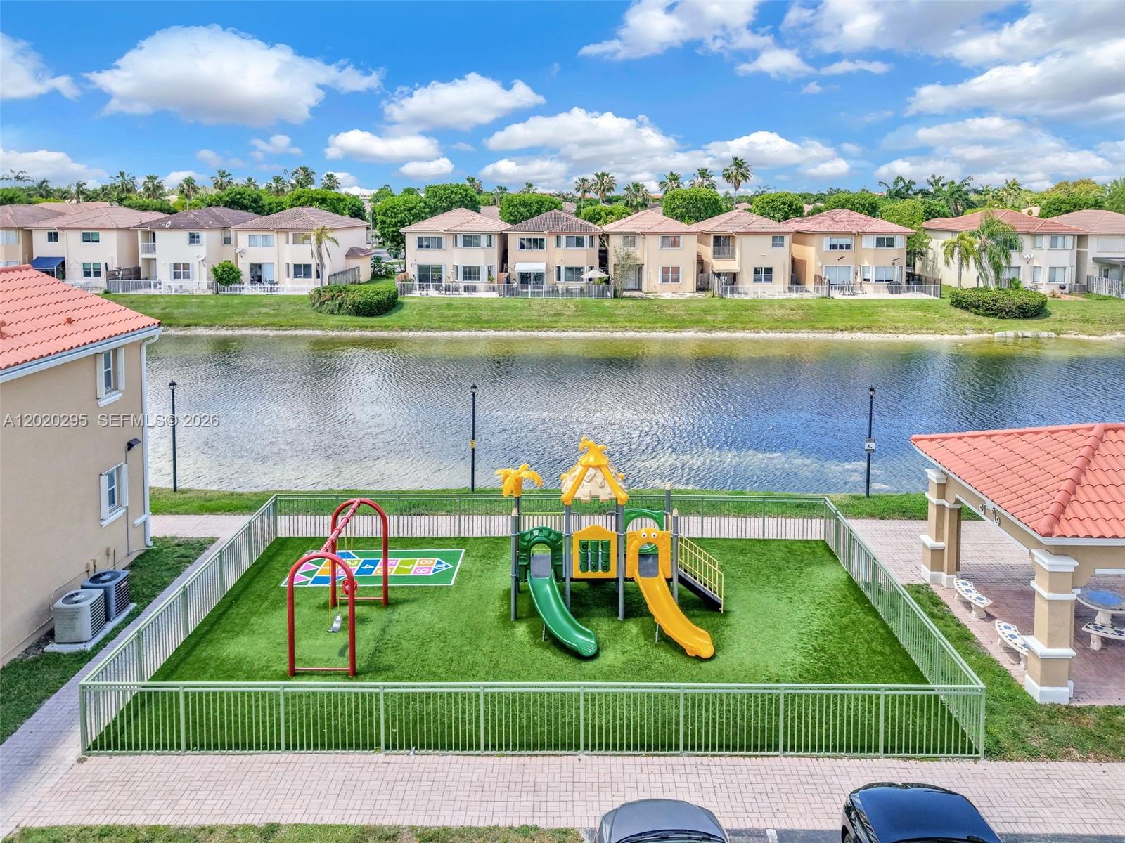 THE COURTS AT DORAL ISLES - Residential