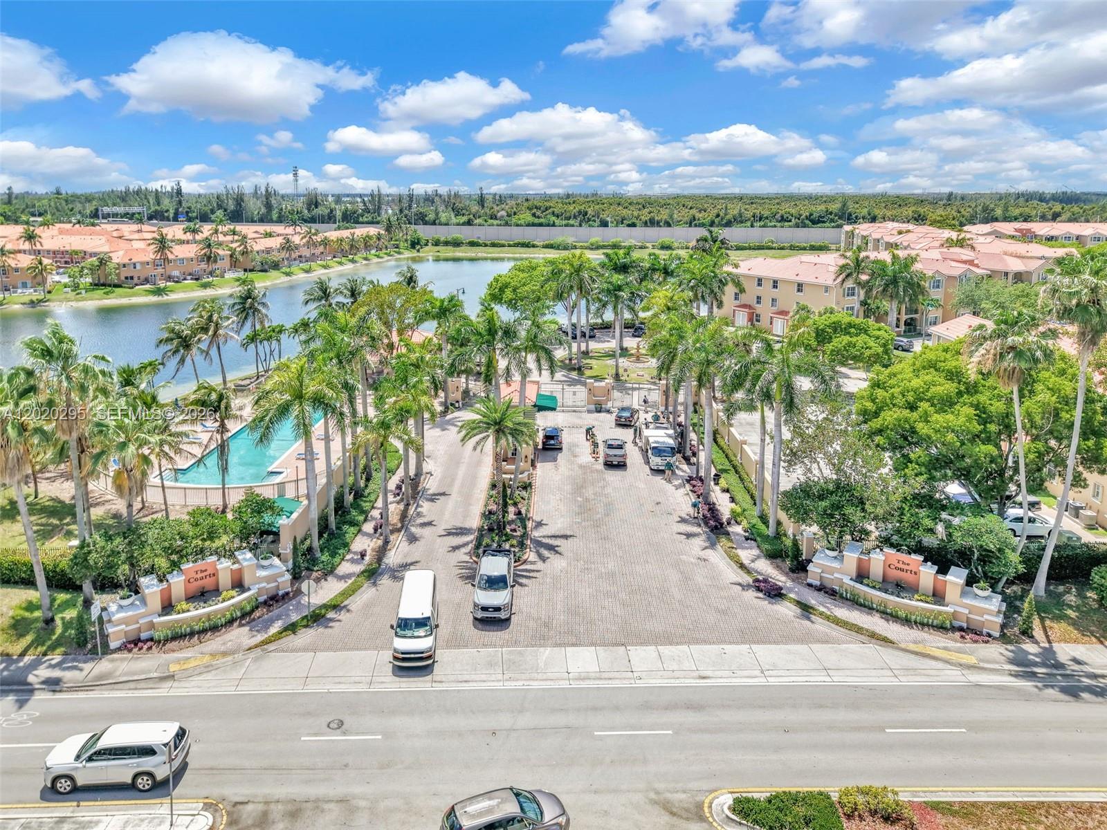 THE COURTS AT DORAL ISLES - Residential