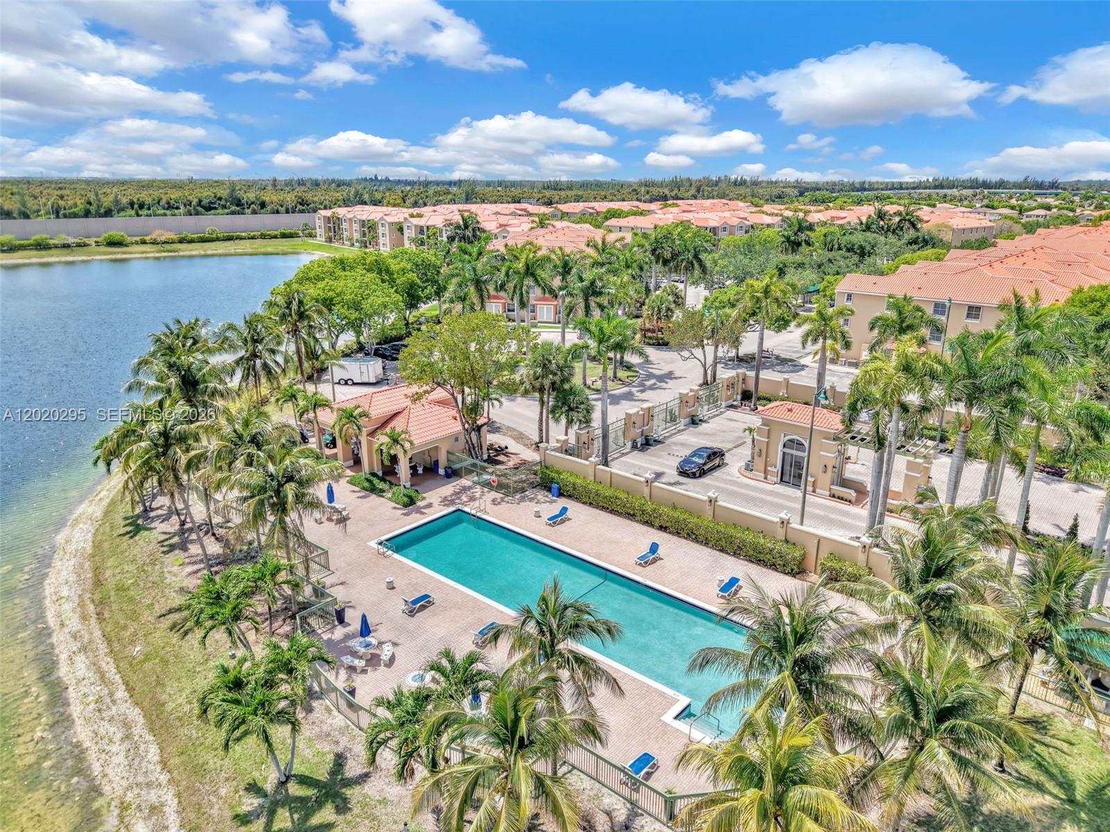 THE COURTS AT DORAL ISLES - Residential