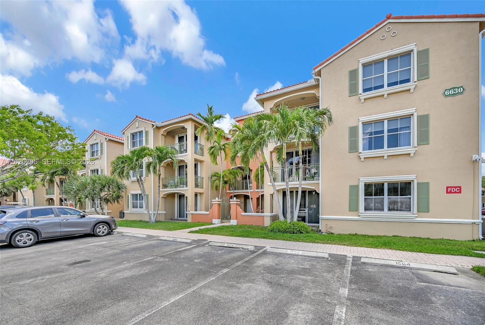 THE COURTS AT DORAL ISLES - Residential