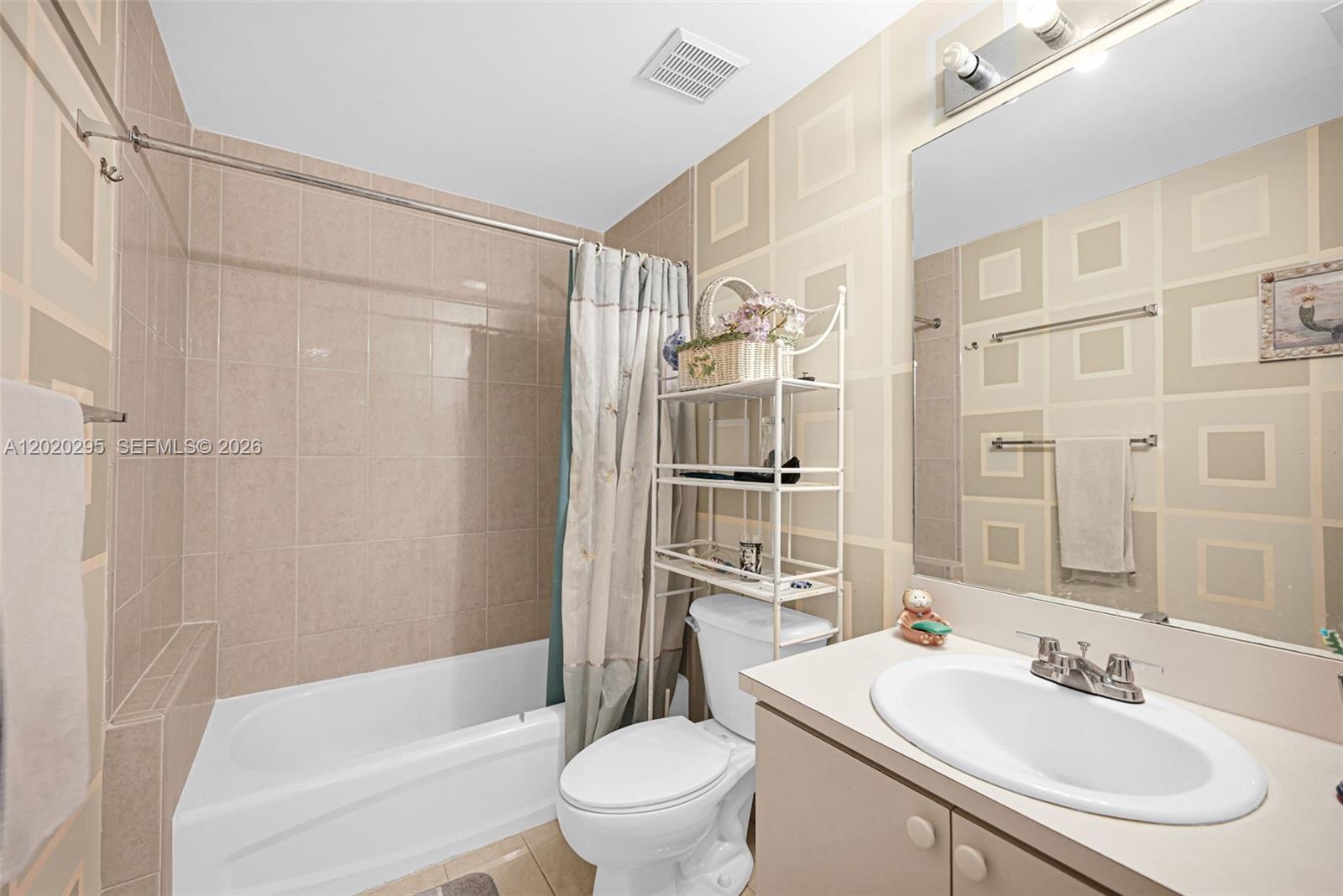 THE COURTS AT DORAL ISLES - Residential