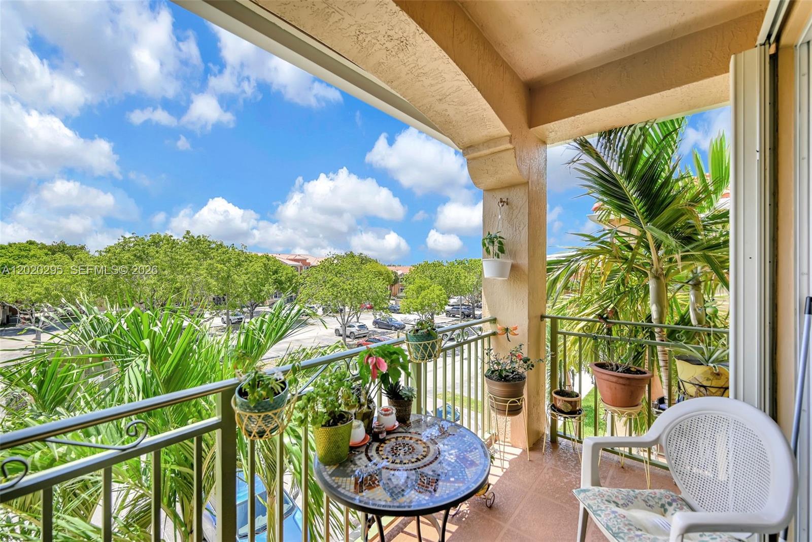 THE COURTS AT DORAL ISLES - Residential