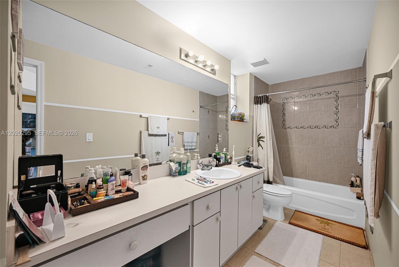 THE COURTS AT DORAL ISLES - Residential