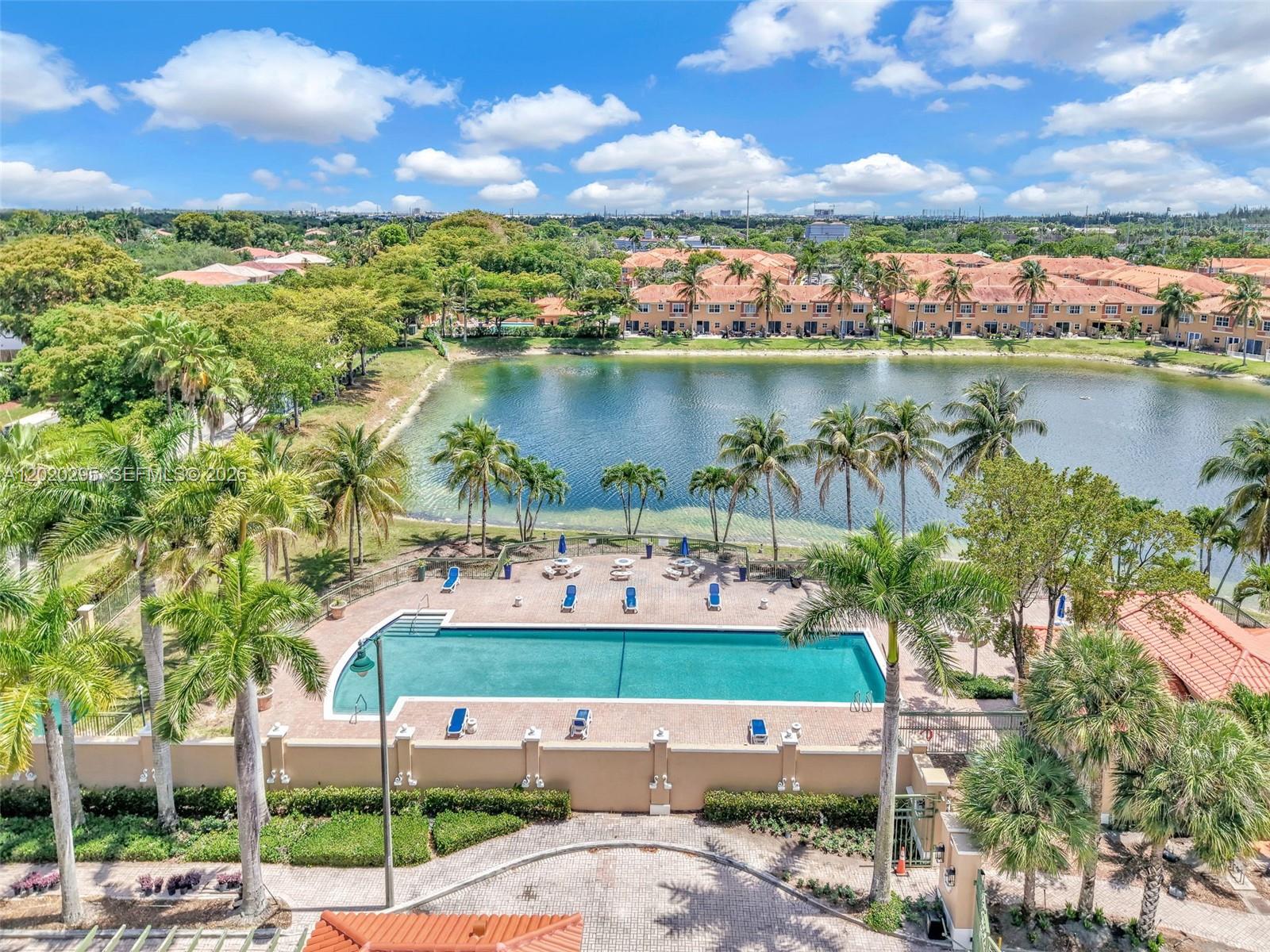 THE COURTS AT DORAL ISLES - Residential