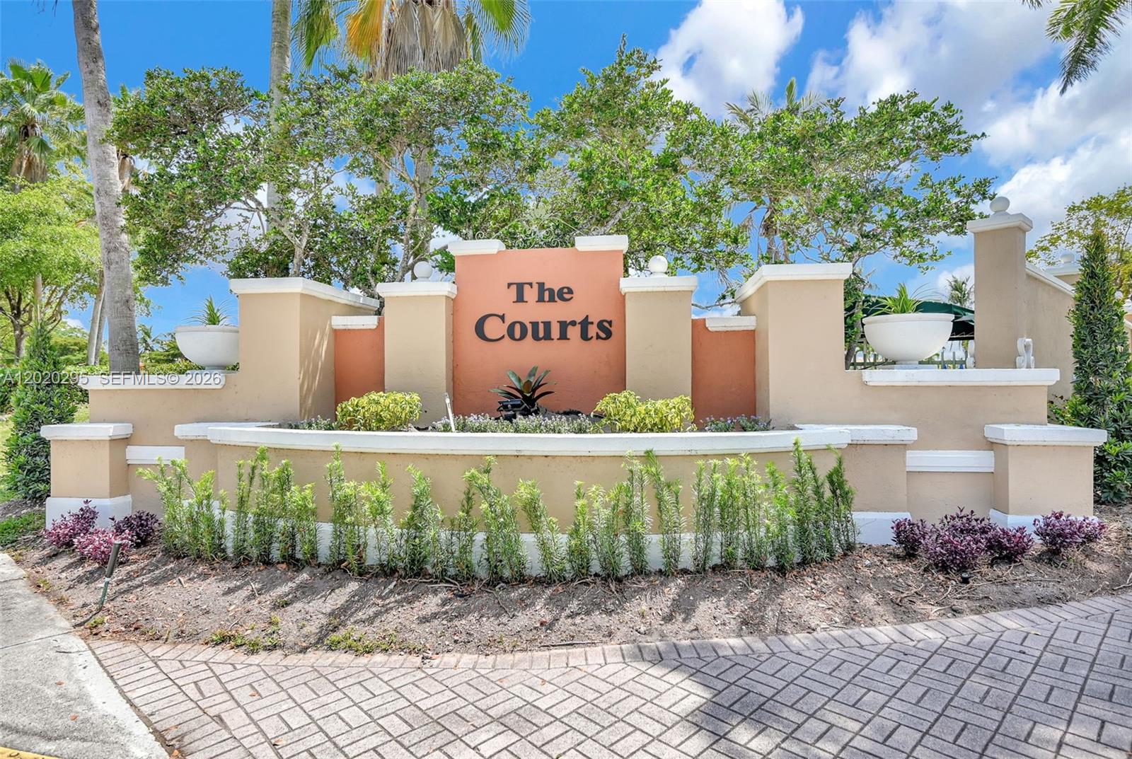 THE COURTS AT DORAL ISLES - Residential