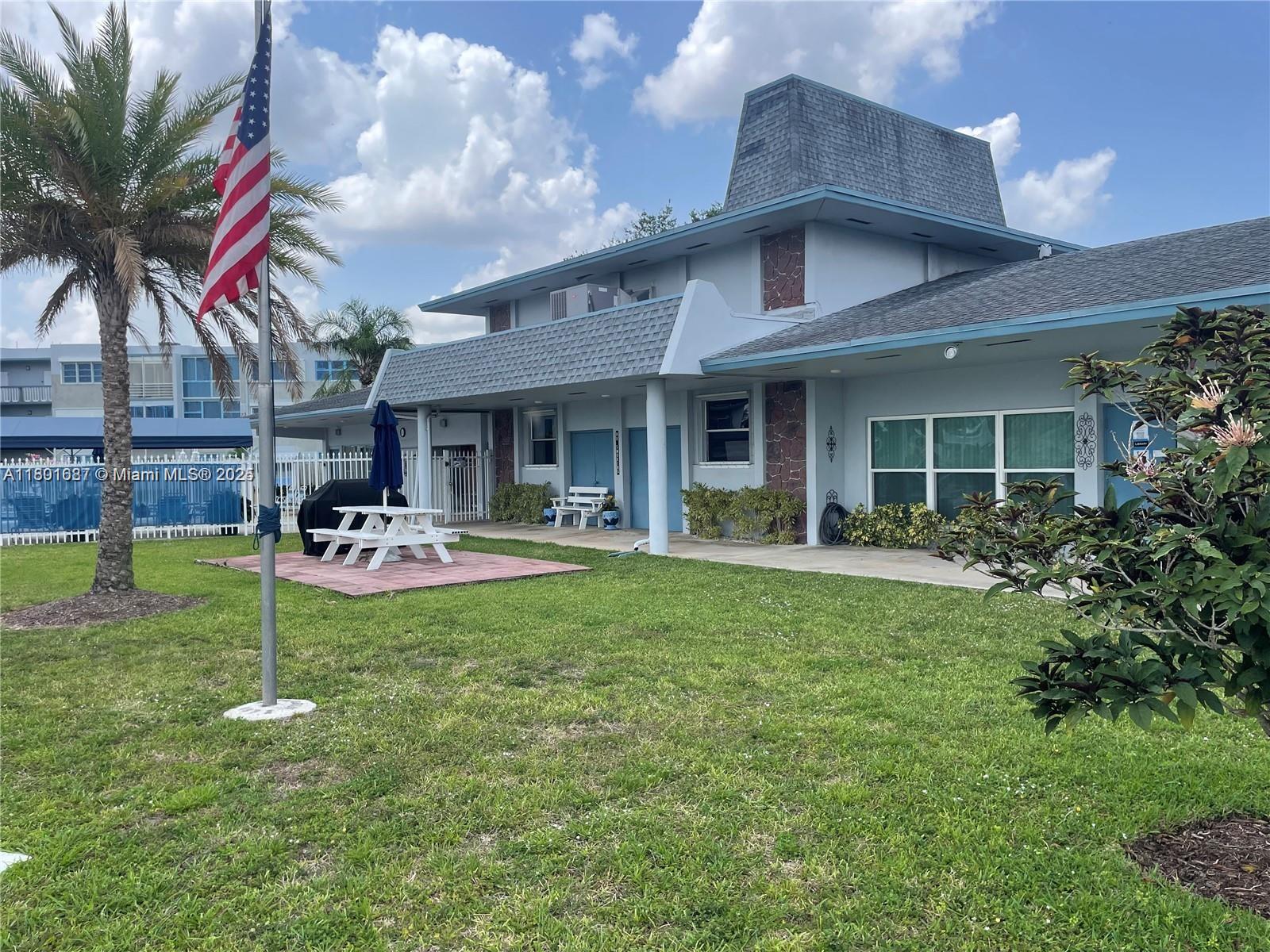 2300 Park Ln 314