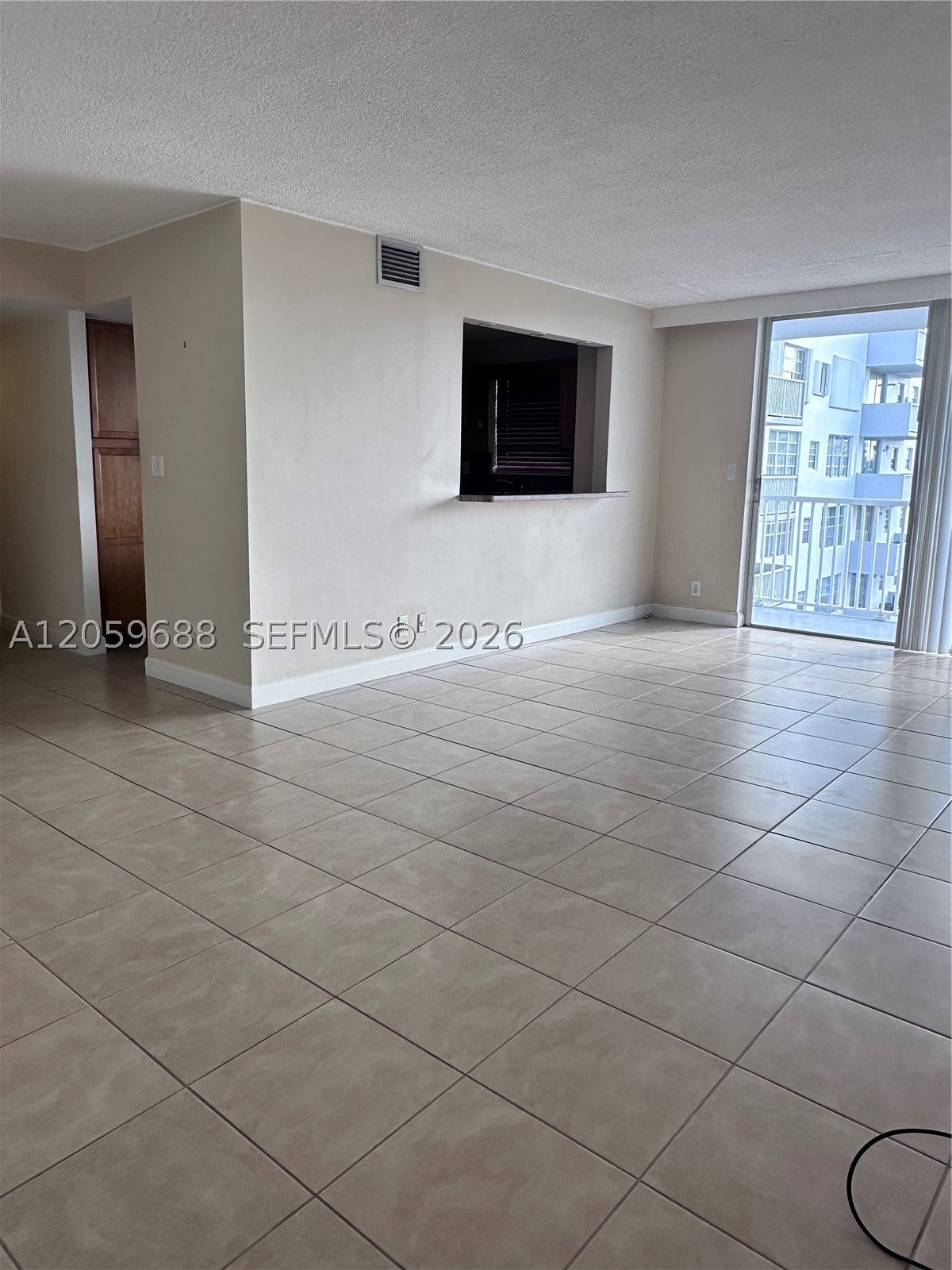 137 Golden Isles Dr 512
