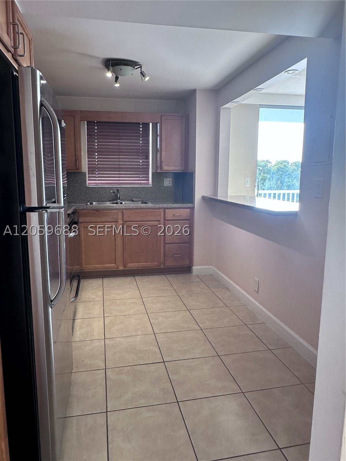 137 Golden Isles Dr 512