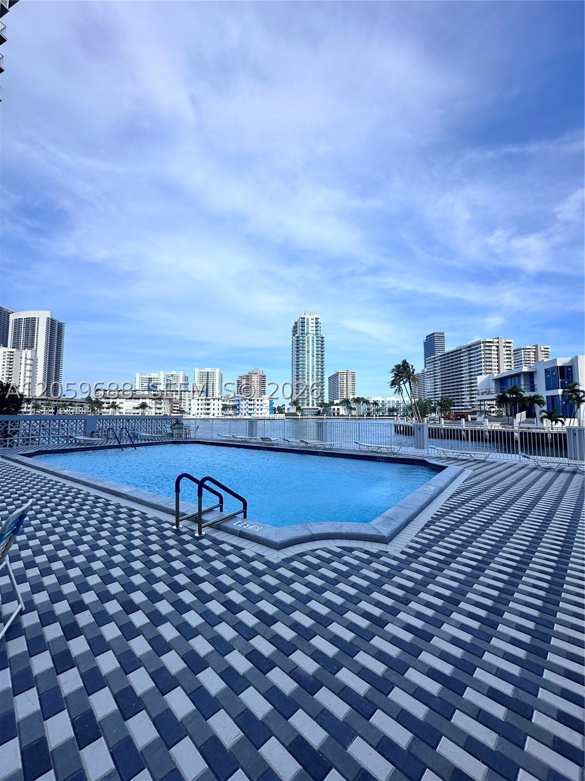137 Golden Isles Dr 512
