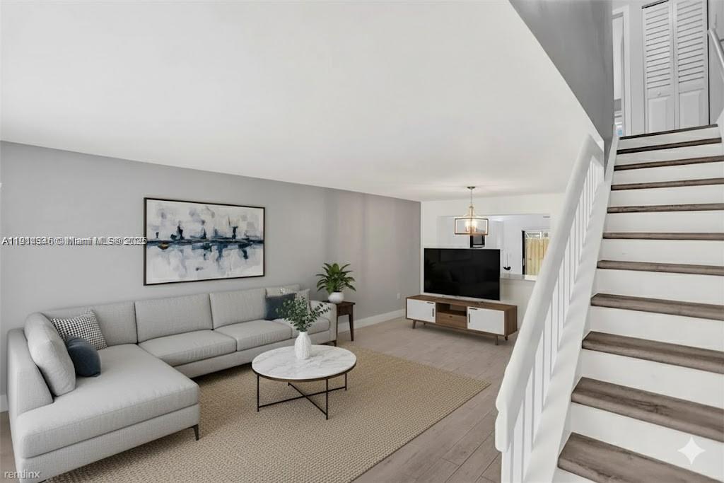 DADELAND COVE SEC 2 - Residential Lease