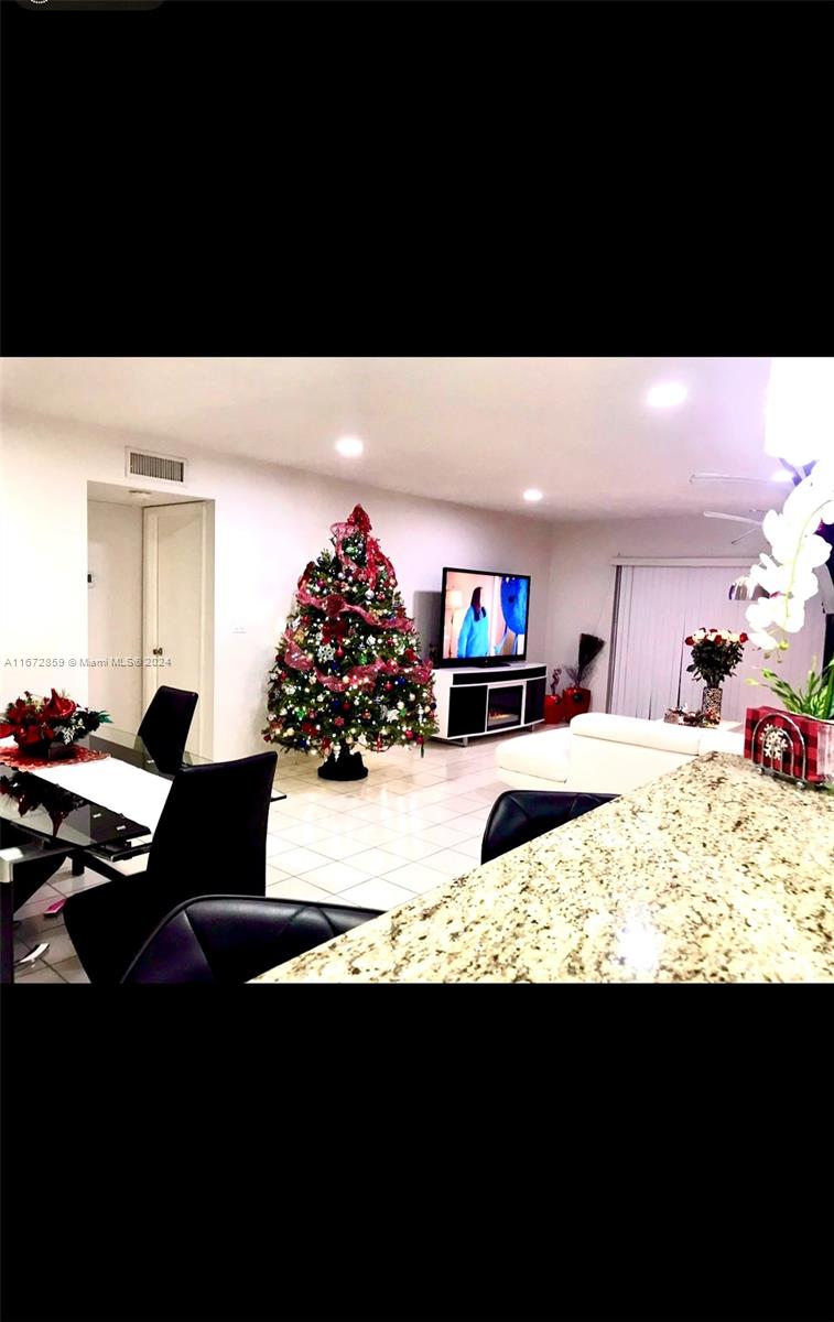 SUNSET PALMS EAST CONDO - Residential