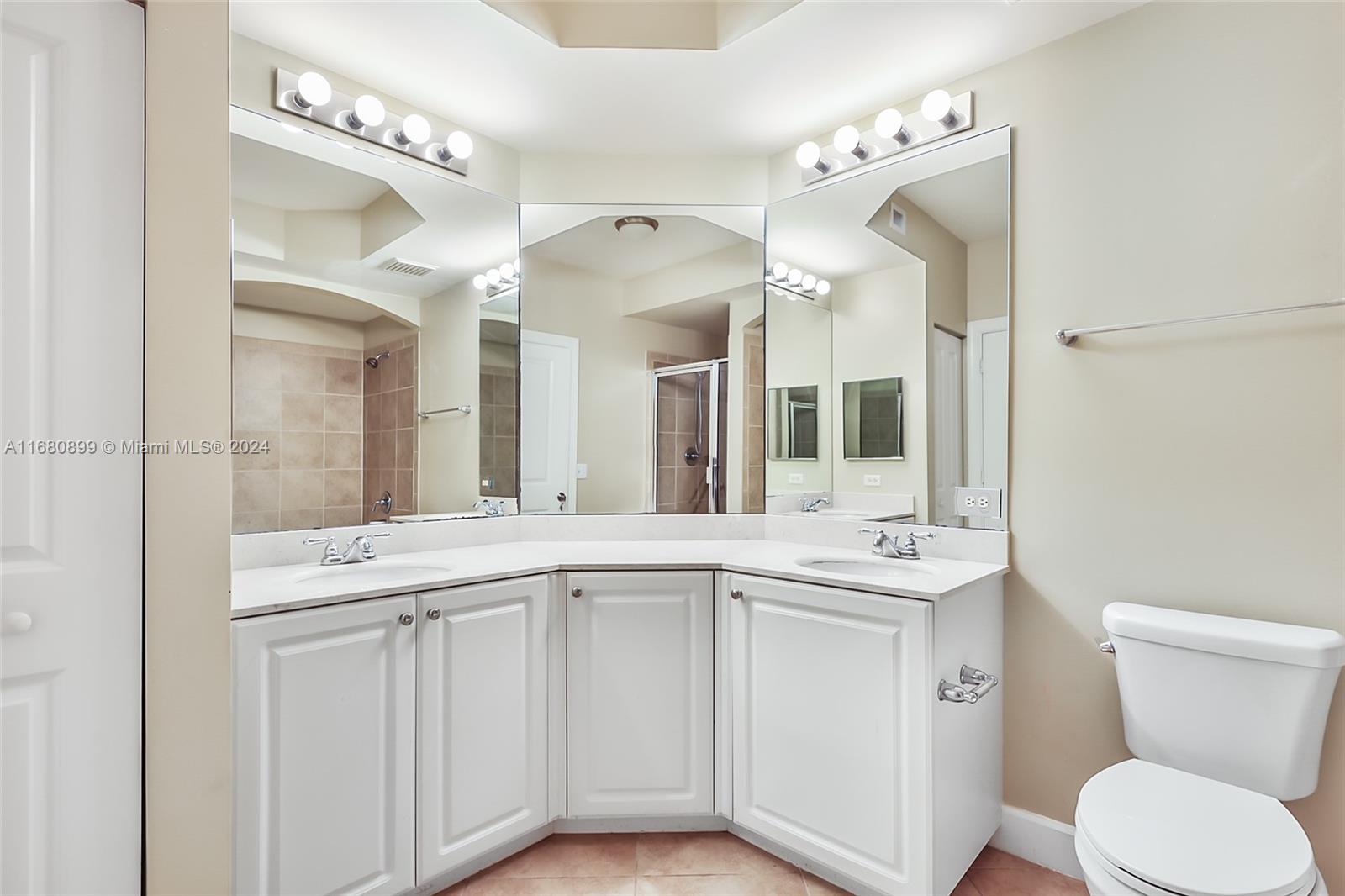 SAN RAPHAEL CONDO - Residential