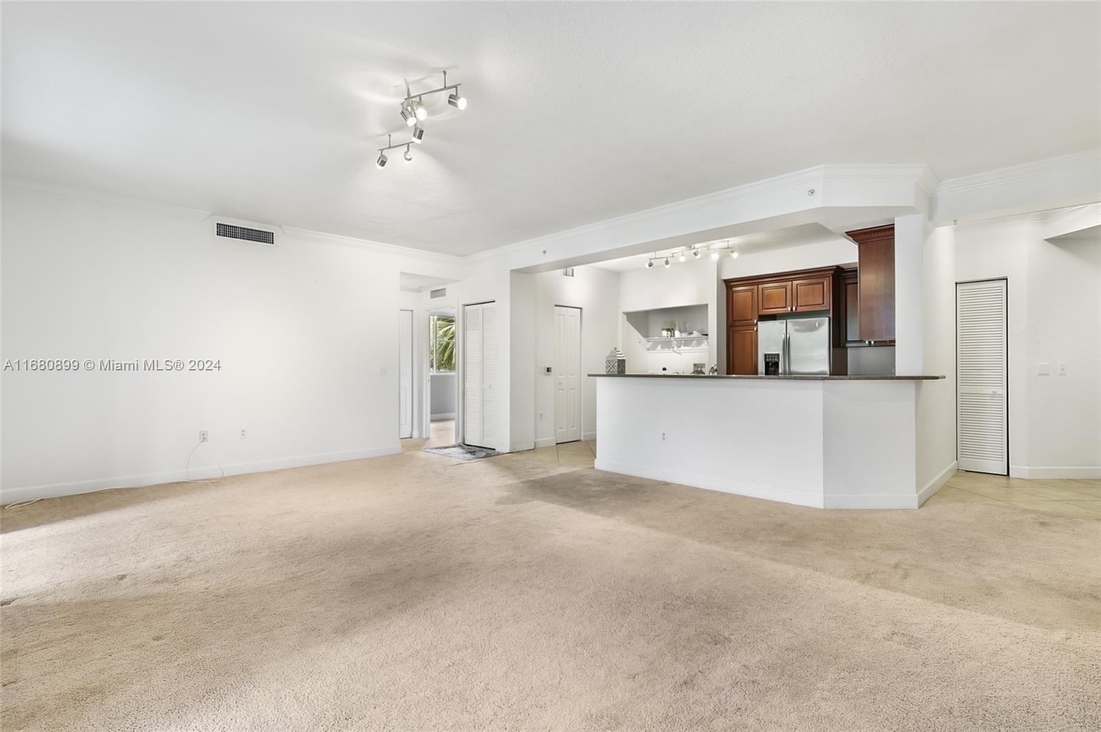 SAN RAPHAEL CONDO - Residential