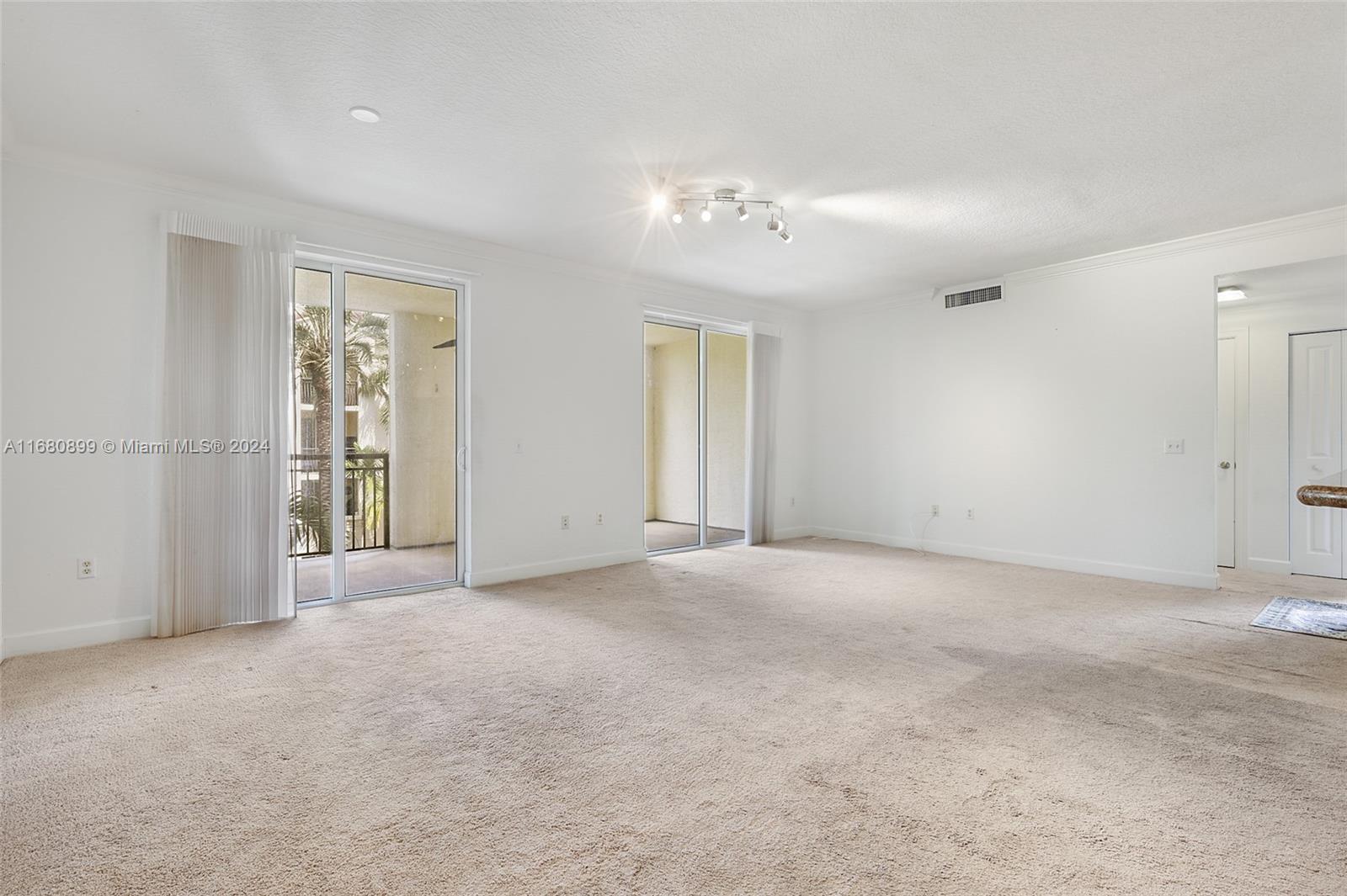 SAN RAPHAEL CONDO - Residential