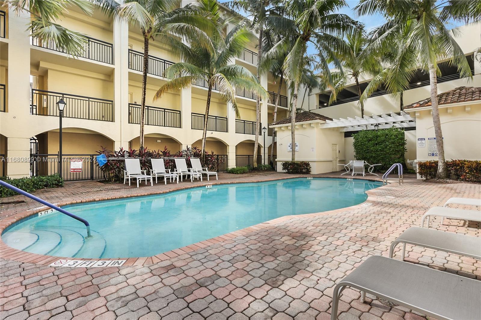 SAN RAPHAEL CONDO - Residential