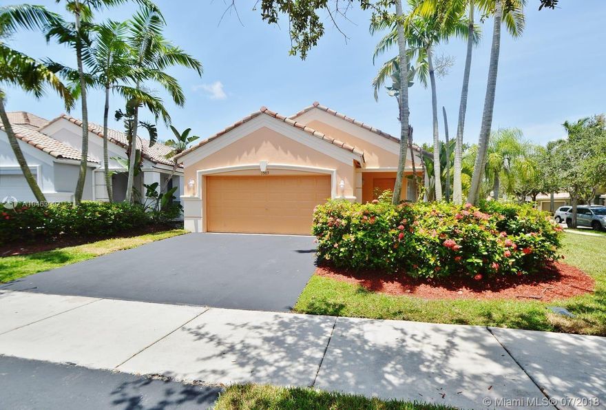 Fully furnished home in desirable community of Savanna in Weston. Corner lot and well maintained home 3 bedrooms and 2 bathrooms. Community offers clubhouse with 3 pools, mini golf, kids playground and much more. Gator Run elementary, Falcon Cove Middle and Cypress bay High School. Close to major airports, main roads and the beach.