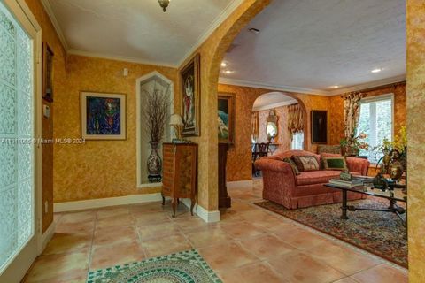 Single Family Residence in Coral Gables FL 1320 Alhambra Cir Cir 2.jpg