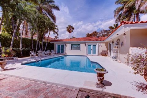 Single Family Residence in Coral Gables FL 1320 Alhambra Cir Cir 25.jpg