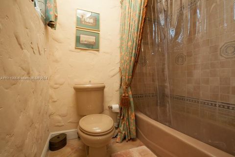 Single Family Residence in Coral Gables FL 1320 Alhambra Cir Cir 18.jpg
