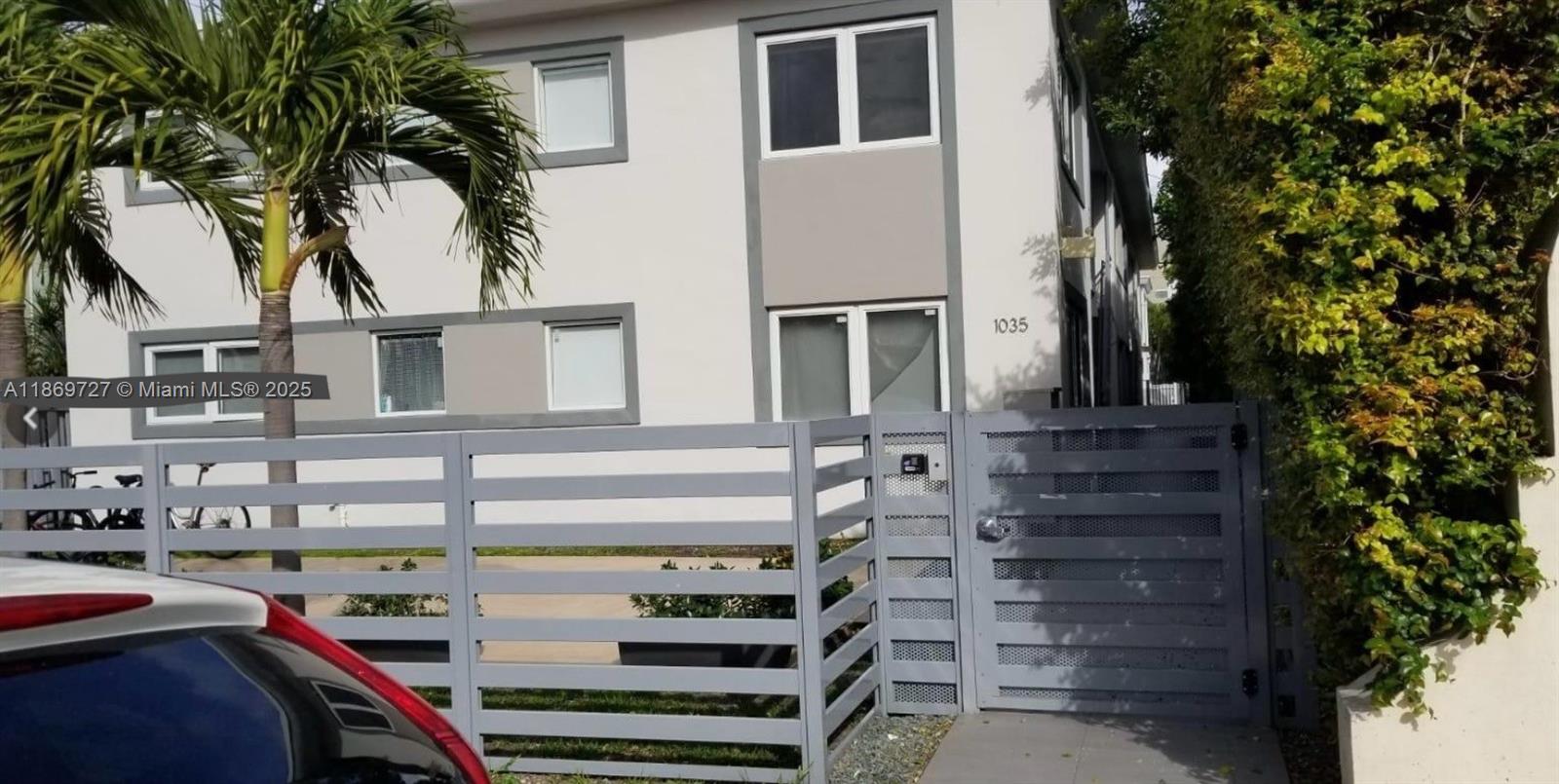 Beautiful Largest 1bedroom apartament. Corner apartment. With washer and dryer inside the unit. Open kitchen, LIKE NEW.