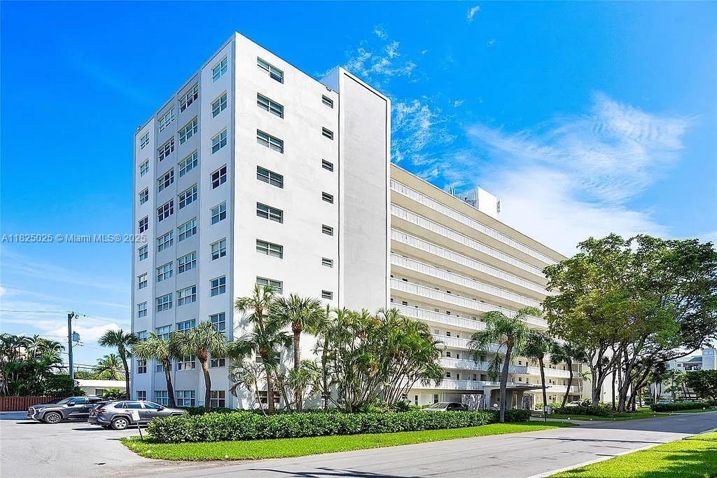 Property for Sale at 2555 Ne 11th St 509, Fort Lauderdale, Broward County, Florida - Bedrooms: 2 
Bathrooms: 1  - $325,000