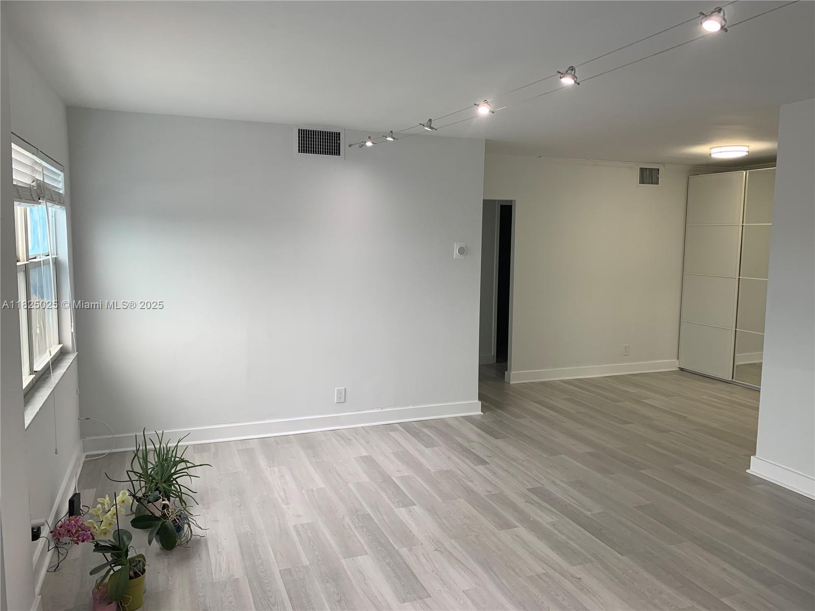 HORIZON HOUSE CONDO - Residential