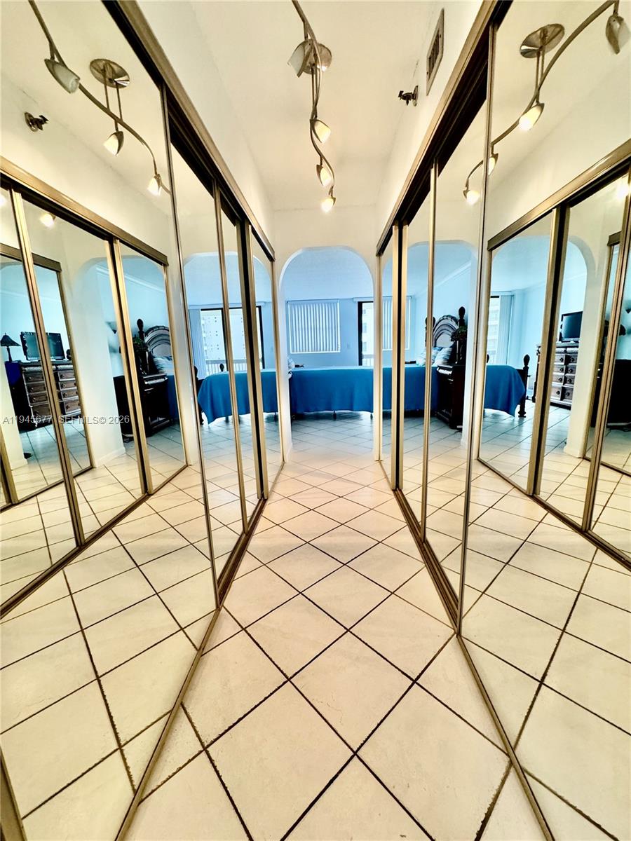 VOYAGER CONDO - Residential