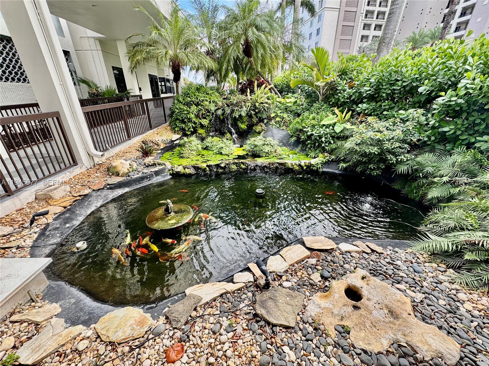 VOYAGER CONDO - Residential