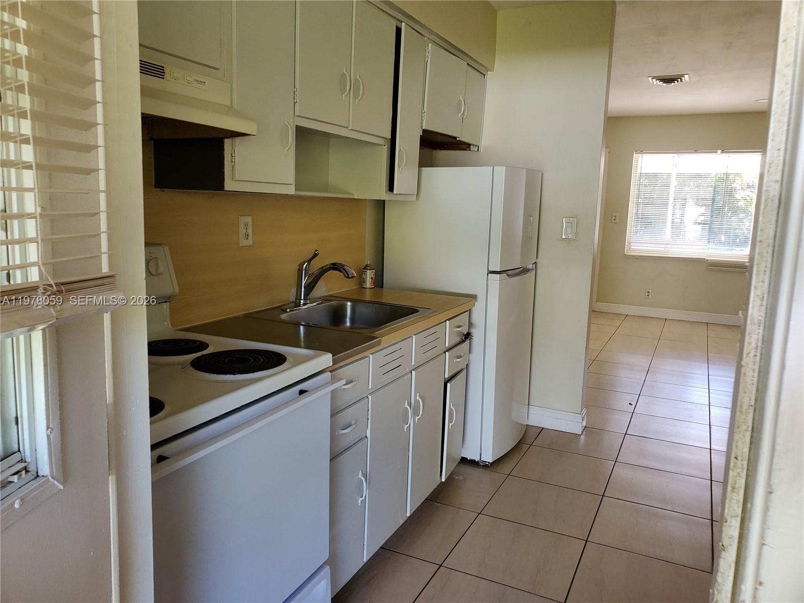 NORTH HOLLYWOOD - Residential Lease