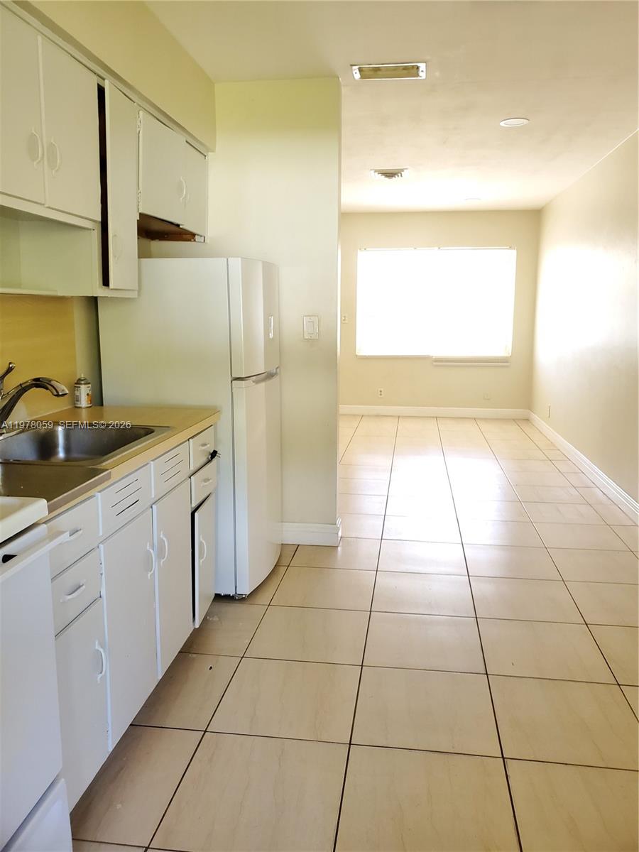 NORTH HOLLYWOOD - Residential Lease