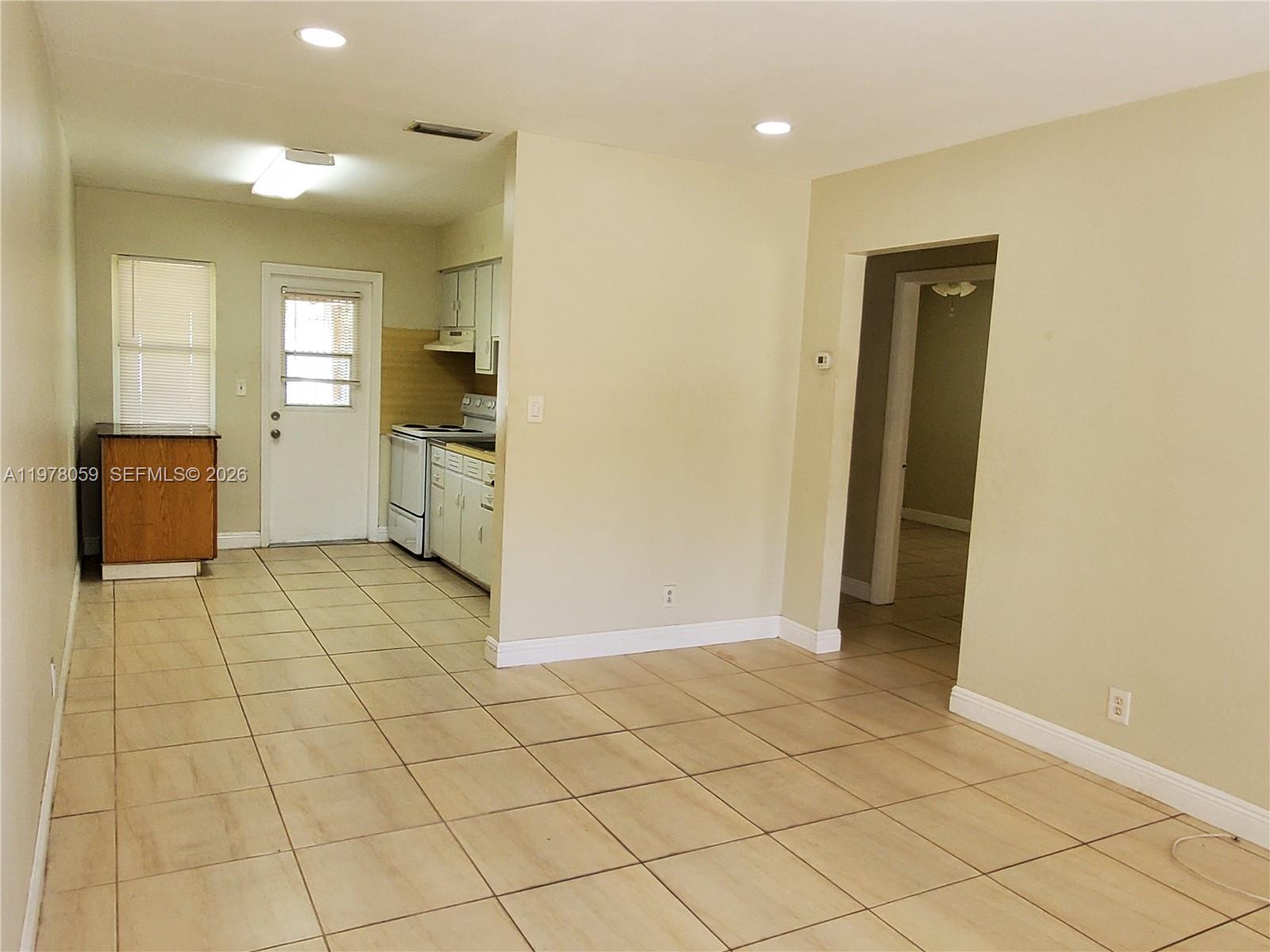 NORTH HOLLYWOOD - Residential Lease
