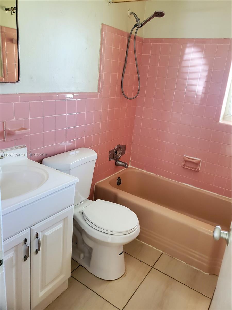 NORTH HOLLYWOOD - Residential Lease