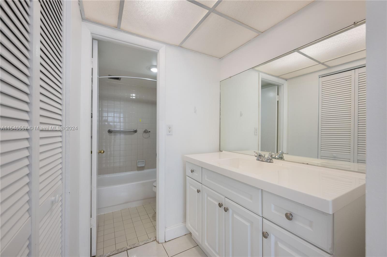 GATEWAY HOUSE CONDO - SOU - Residential Lease