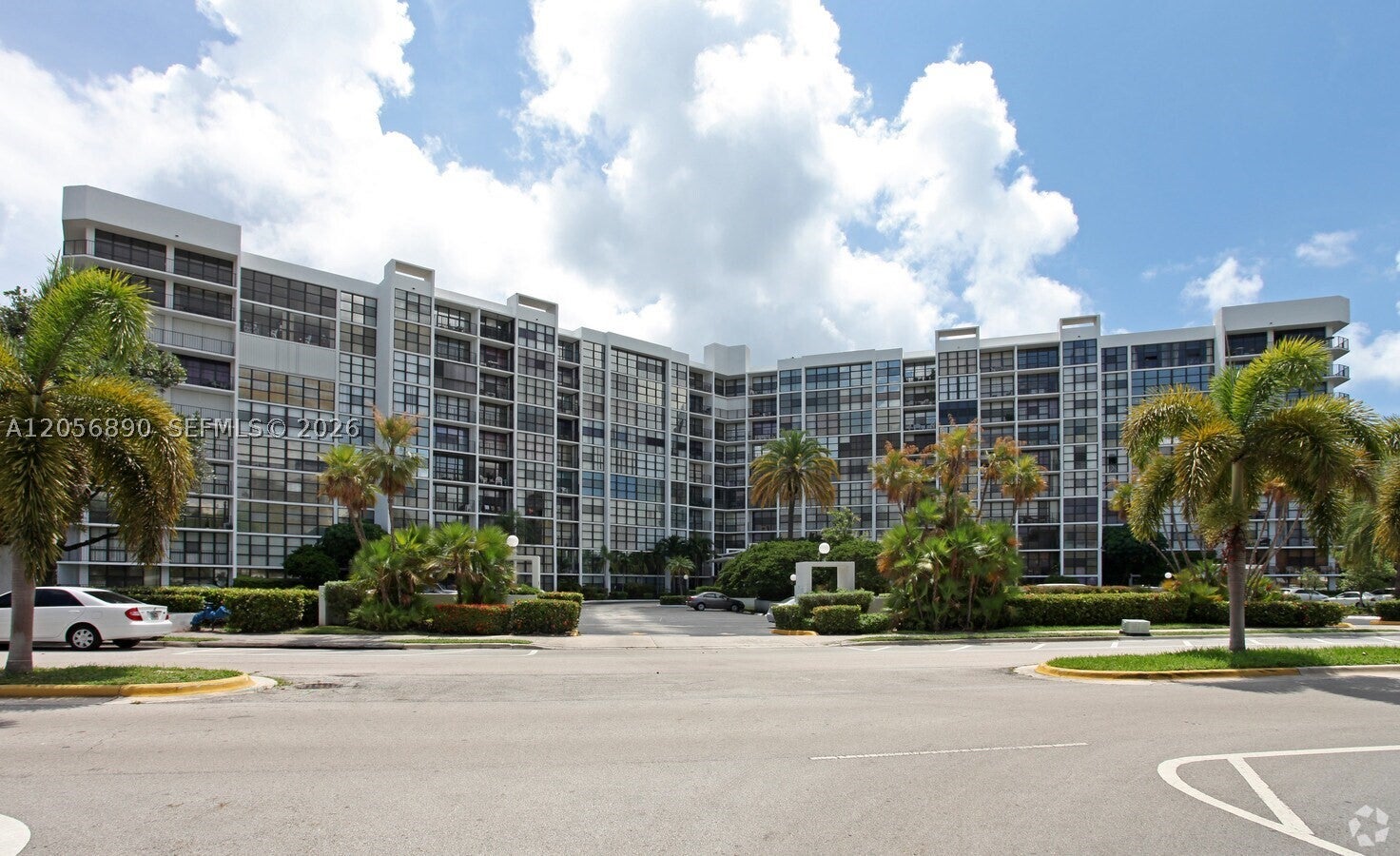 800 Parkview Dr 410