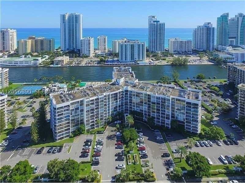 800 Parkview Dr 410