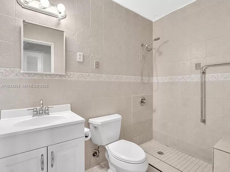 COLONIAL COURT CONDO BLDG - Residential Lease