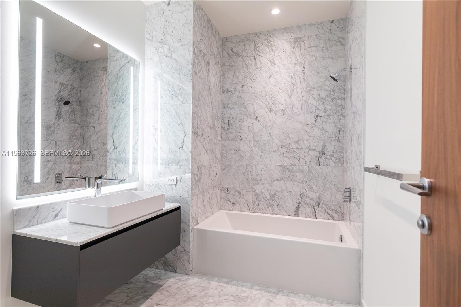 Vita Grove Isle - Residential