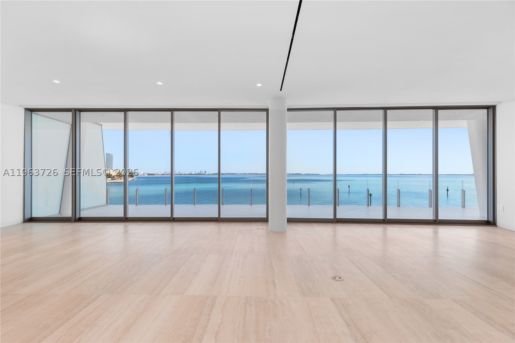 5 Grove Isle Dr M303