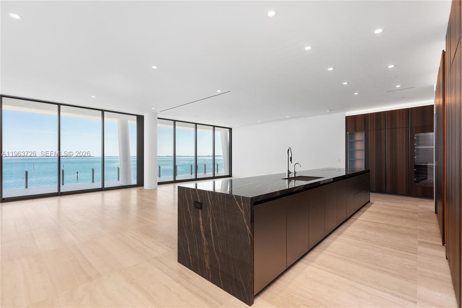 5 Grove Isle Dr M303