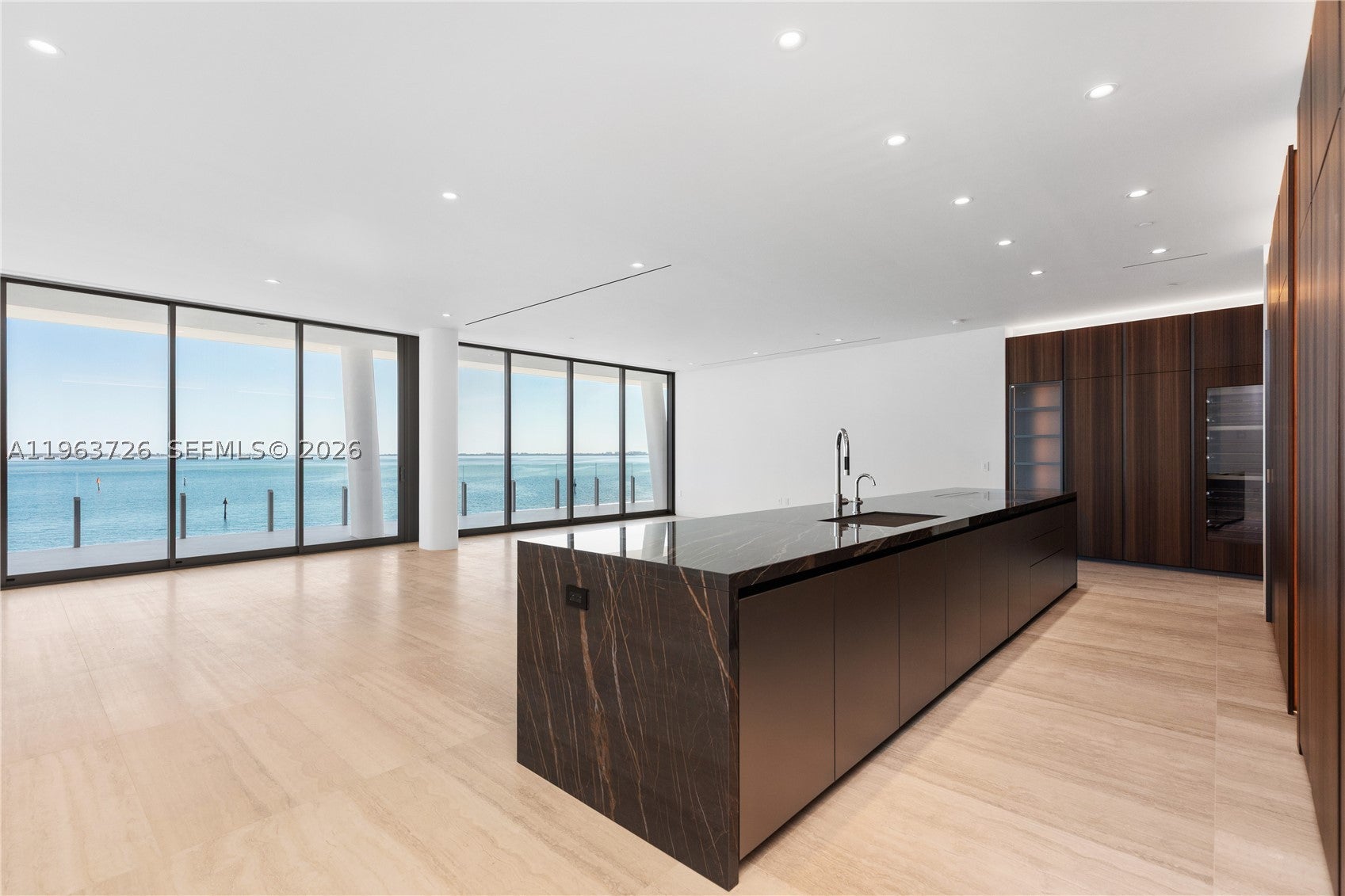 5 Grove Isle Dr M303