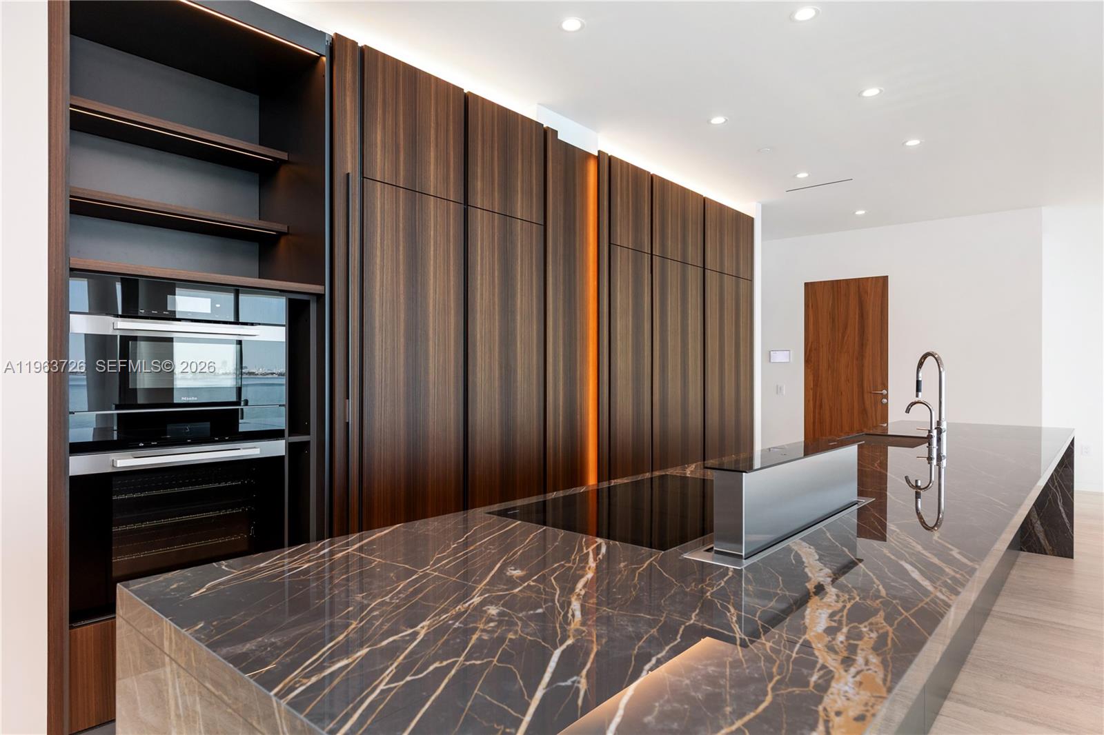 5 Grove Isle Dr M303