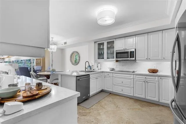 Key Biscayne, Florida 33149, United States, 3 Bedrooms Bedrooms, ,3 BathroomsBathrooms,Residential,Active,100759