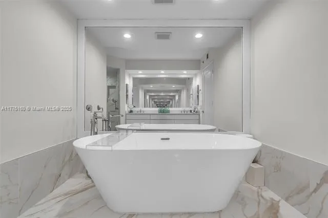 Key Biscayne, Florida 33149, United States, 3 Bedrooms Bedrooms, ,3 BathroomsBathrooms,Residential,Active,100759