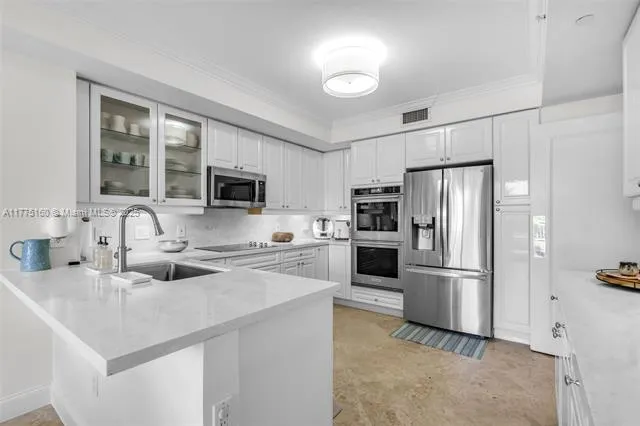 Key Biscayne, Florida 33149, United States, 3 Bedrooms Bedrooms, ,3 BathroomsBathrooms,Residential,Active,100759