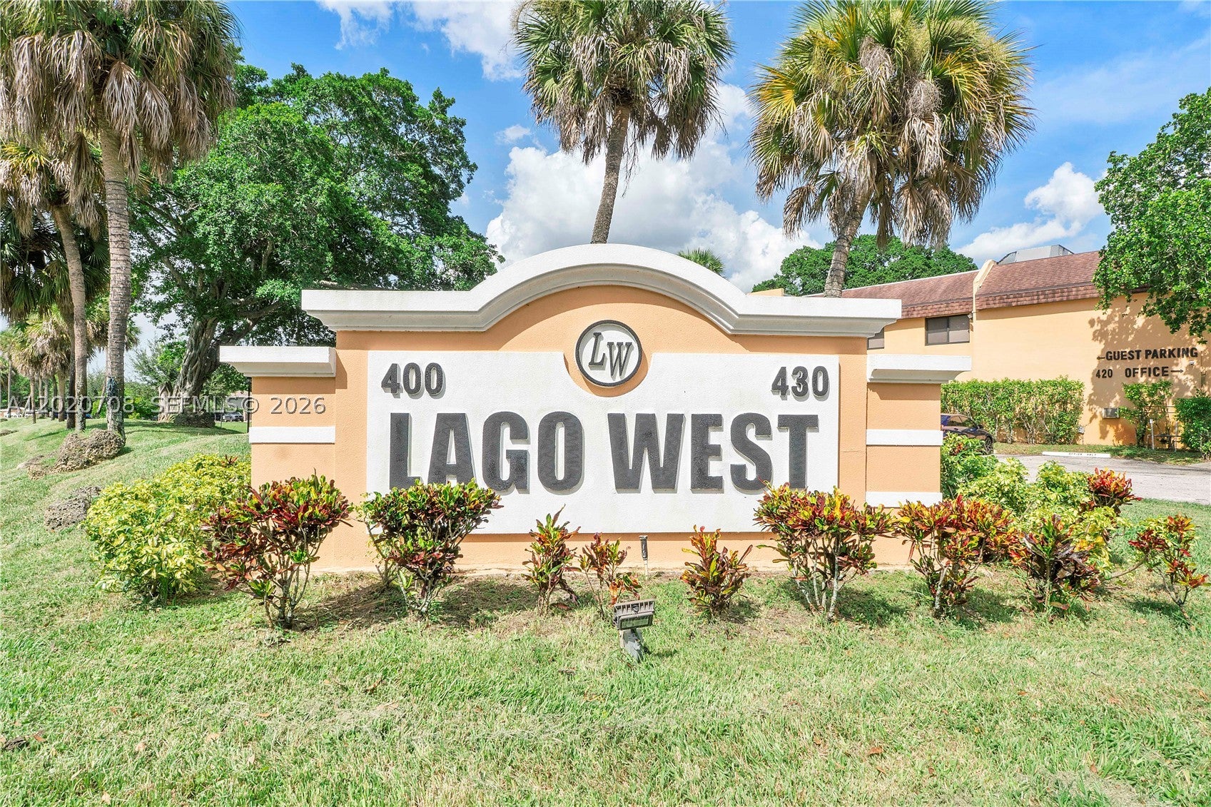 430 Commodore Dr